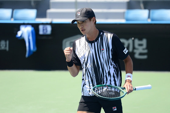 Kwon Soon-woo, who is about to enlist in the military, wins 2-0 against Russia's Katzmazov in the second round of the Busan Open.