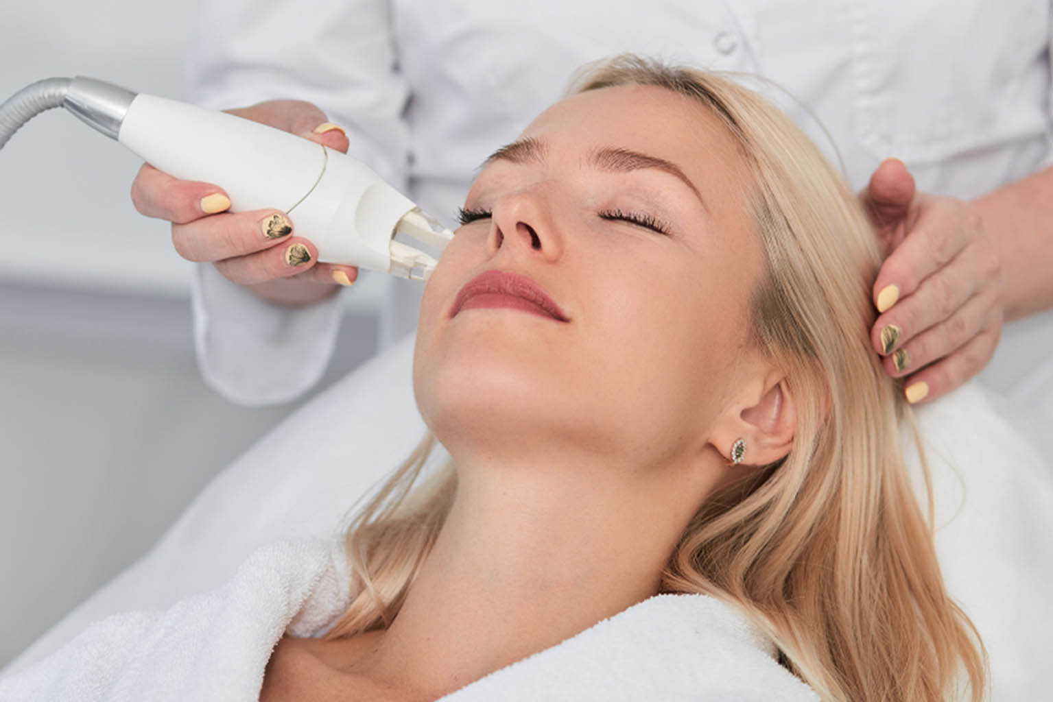 Electrolysis vs. Traditional Hair Removal Methods Why Dubai Residents Prefer Electrolysis