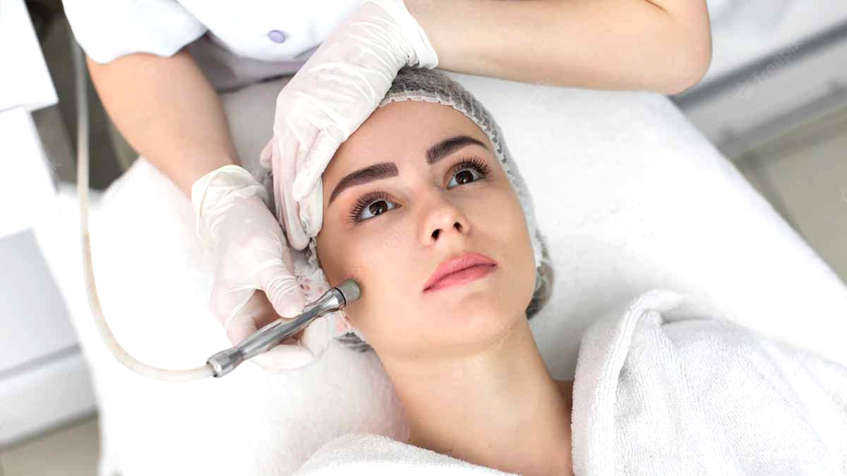 HydraFacial vs. Microneedling: Which One is Right for You?