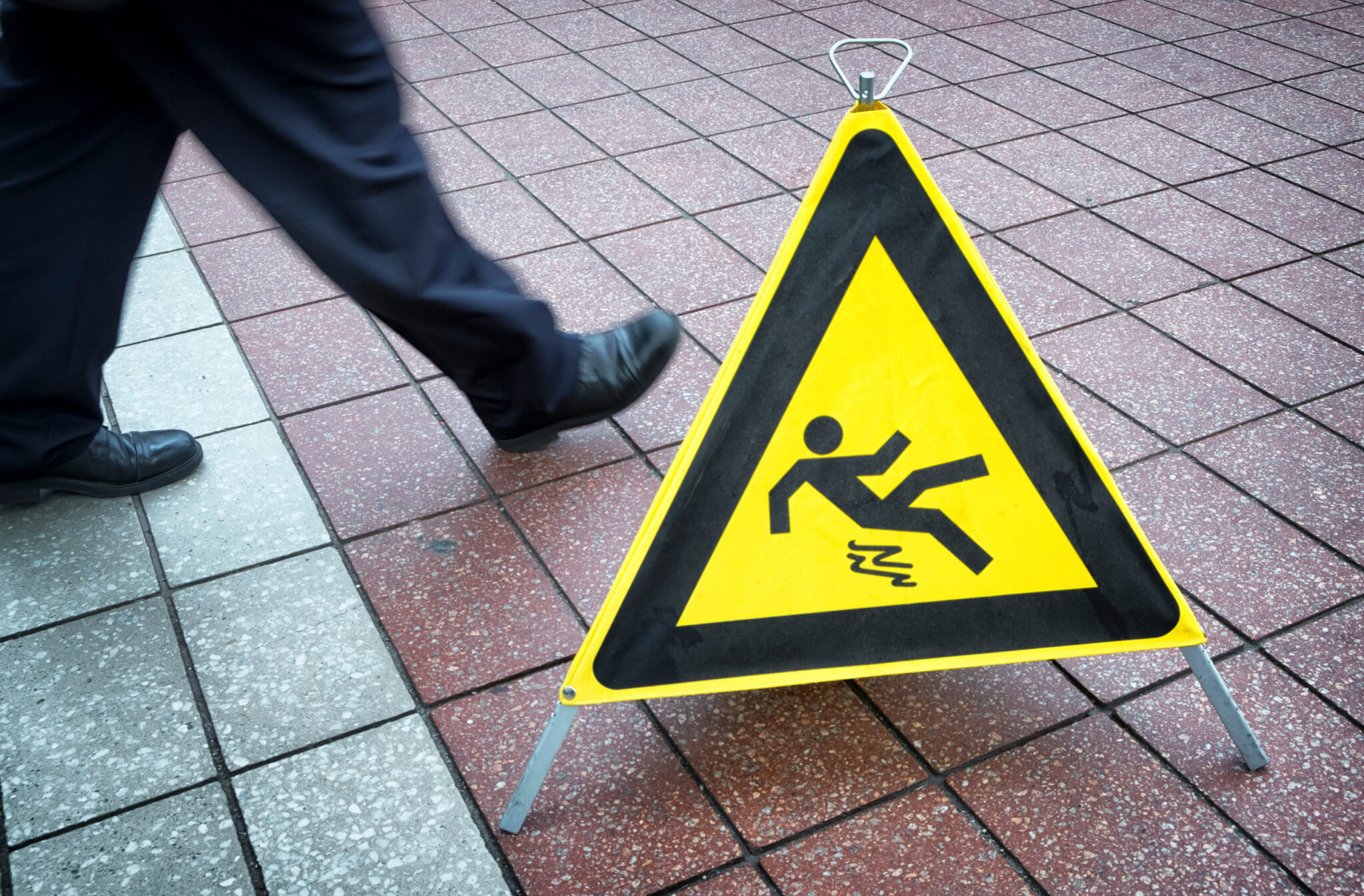 What to Do If You Slip & Fall on Ice Outside a Business in Chicago?