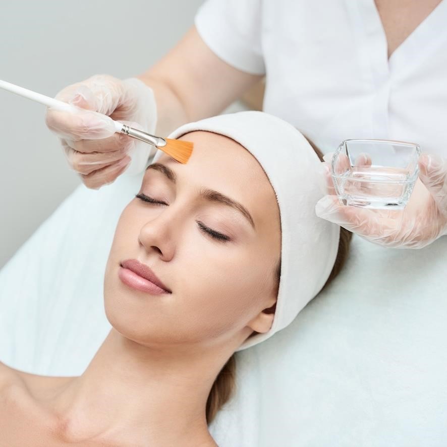 Say Goodbye to Skin Imperfections: The Benefits of Chemical Peels in Dubai