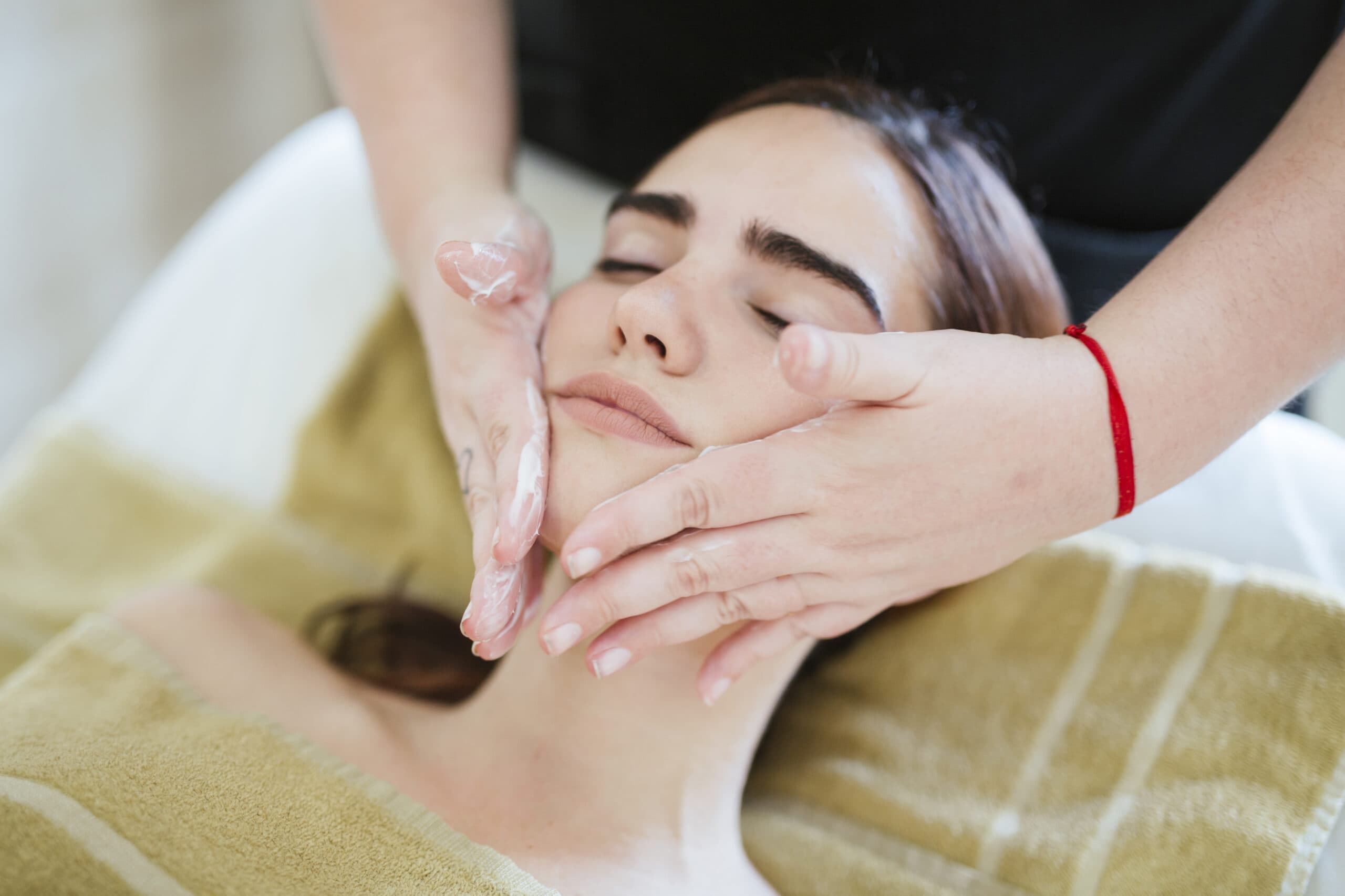 Everything You Need to Know About Deep Cleansing Facials with Extraction in Dubai