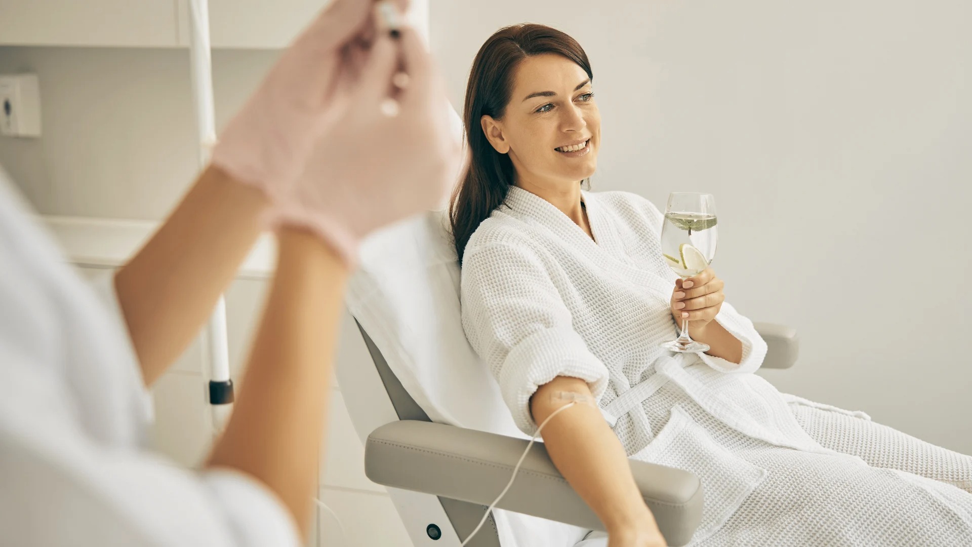 NAD+ IV Therapy in Dubai  Benefits and What to Expect from Your Session